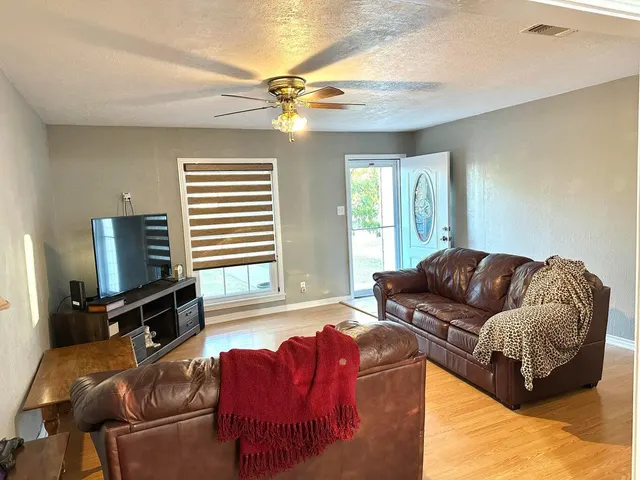 Photo 2 — 401 Xenia Street, Plainview, TX 79072