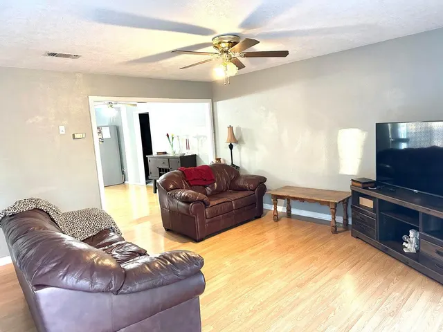 Photo 4 — 401 Xenia Street, Plainview, TX 79072