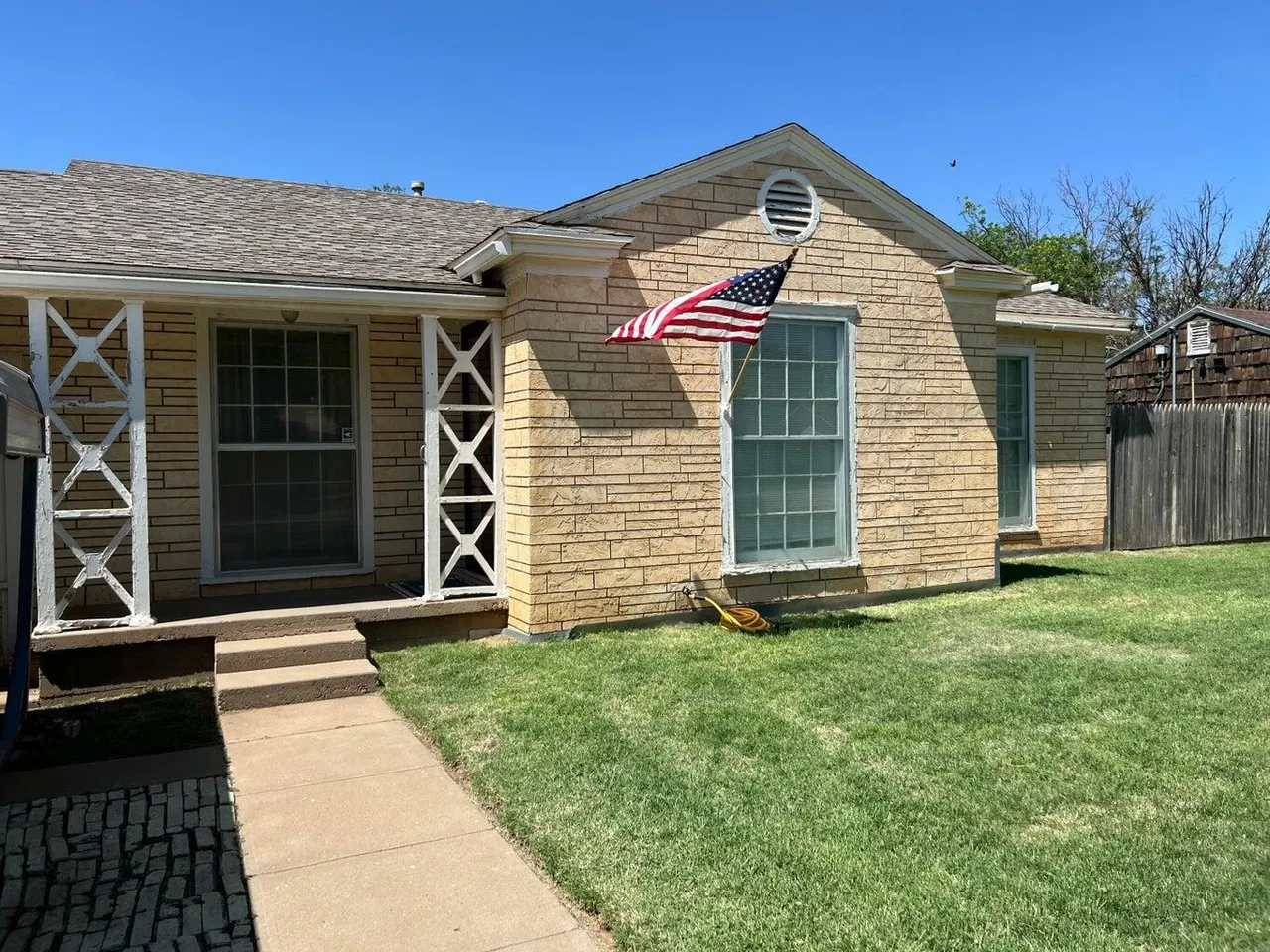 Photo 2 — 120 SW 10th Street, Plainview, TX 79072