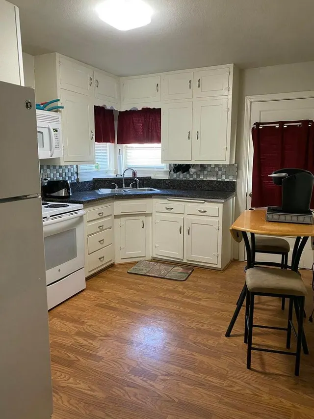Photo 8 — 120 SW 10th Street, Plainview, TX 79072