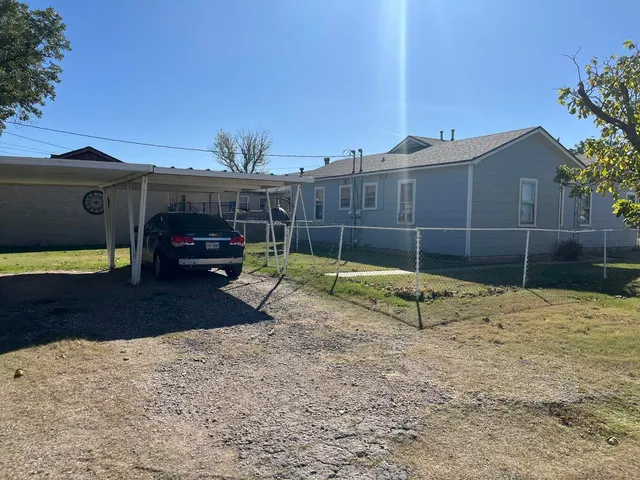 Photo 4 — 1214-1216 Oakland, Plainview, TX 79072