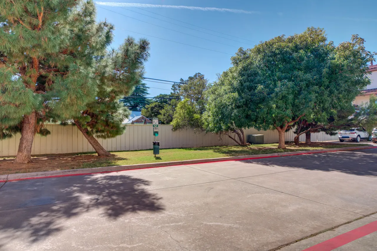 Photo 32 — 2105 Main Street 4, Lubbock, TX 79401