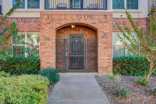 Photo 3 — 2105 Main Street 4, Lubbock, TX 79401