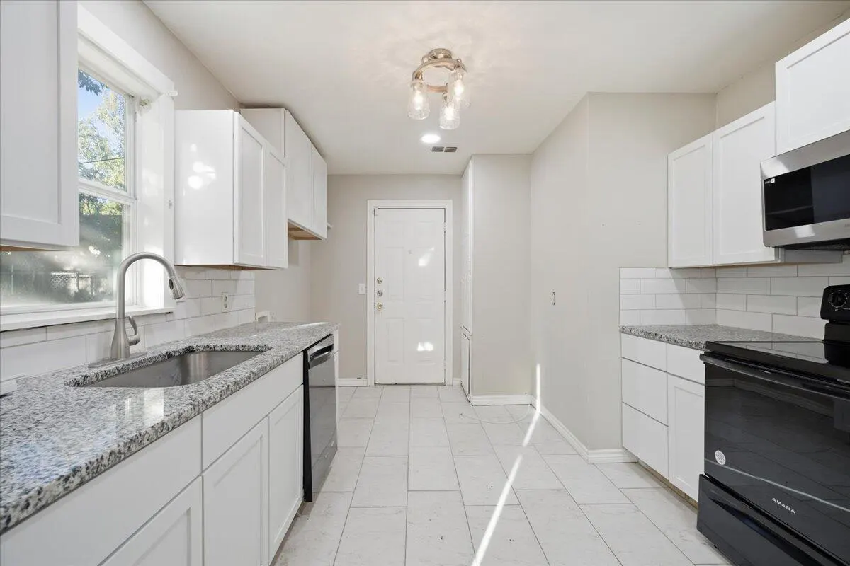 Photo 6 — 4115 31st Street, Lubbock, TX 79410