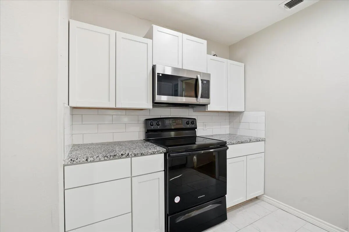 Photo 7 — 4115 31st Street, Lubbock, TX 79410