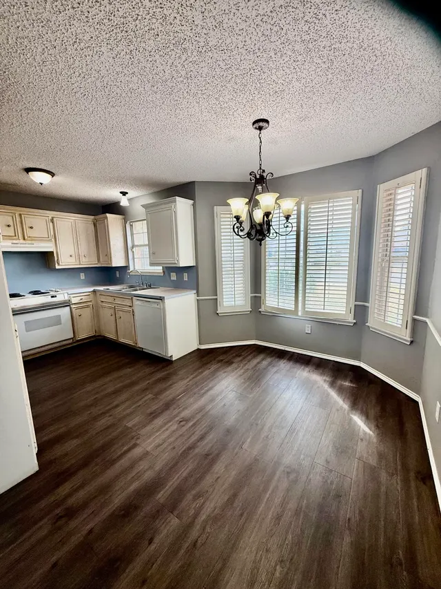Photo 5 — 5008 60th Street, Lubbock, TX 79414