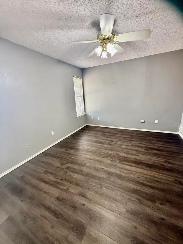 Photo 8 — 5008 60th Street, Lubbock, TX 79414