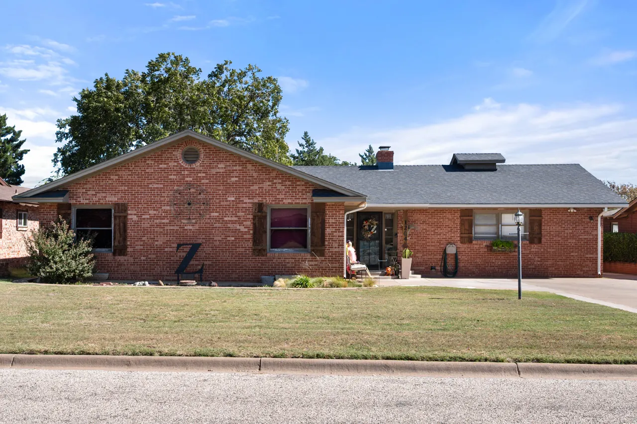 Front exterior — 1204 Garland Street, Plainview, TX 79072