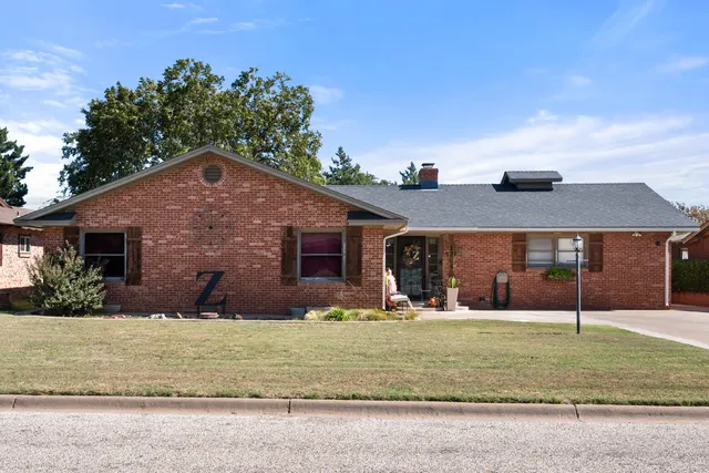 Front exterior — 1204 Garland Street, Plainview, TX 79072