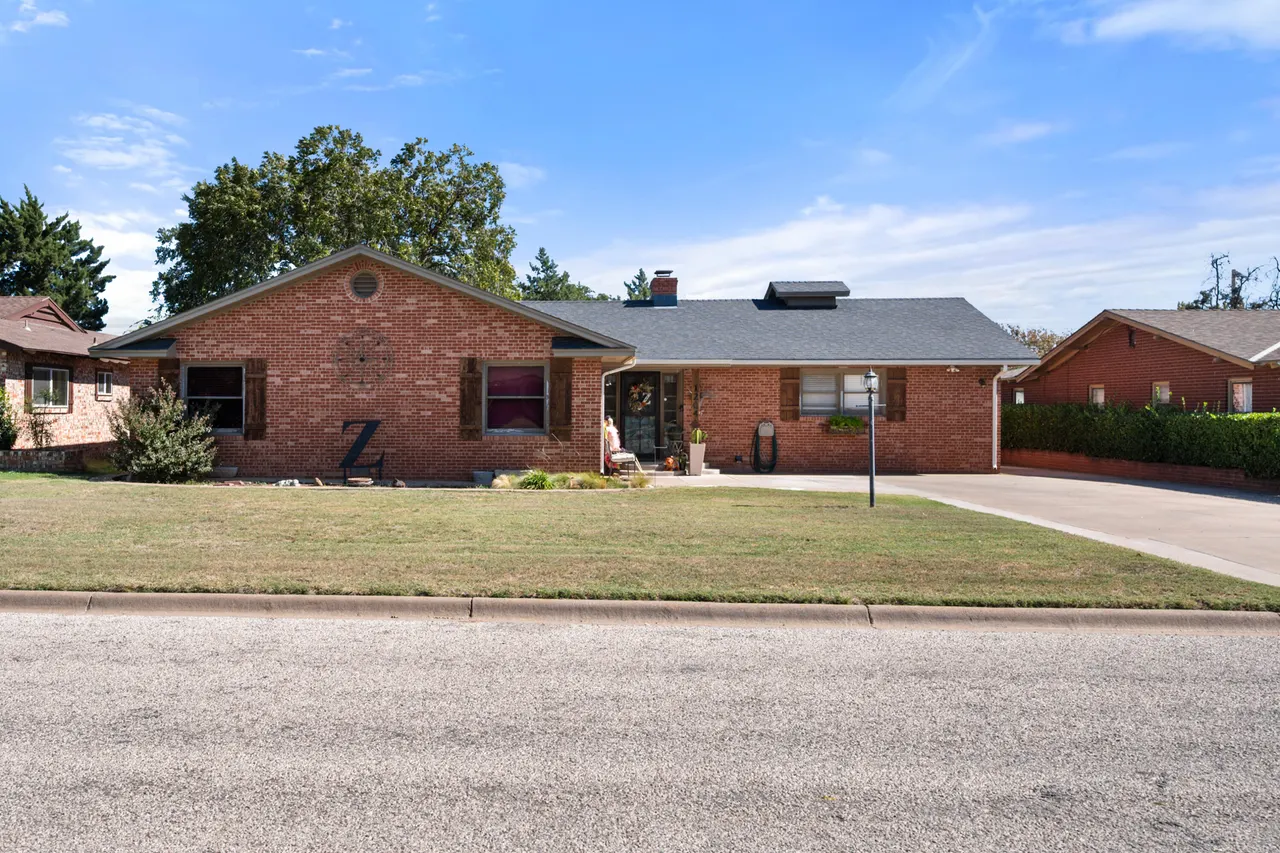 Photo 2 — 1204 Garland Street, Plainview, TX 79072