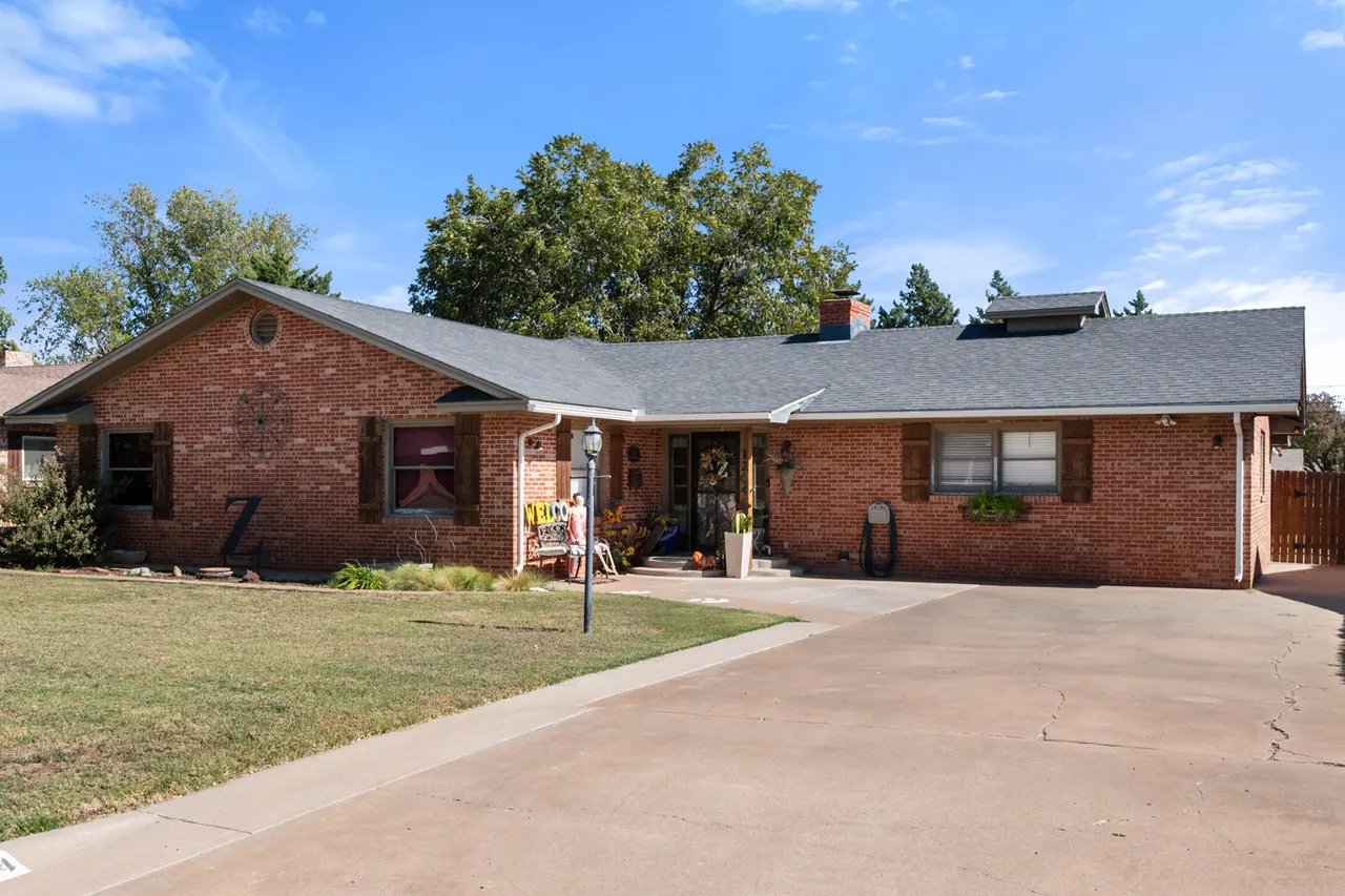 Photo 3 — 1204 Garland Street, Plainview, TX 79072
