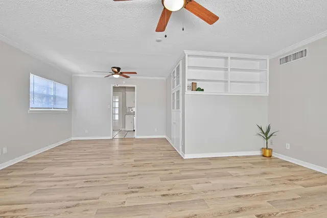 Photo 2 — 4310 42nd Street, Lubbock, TX 79413