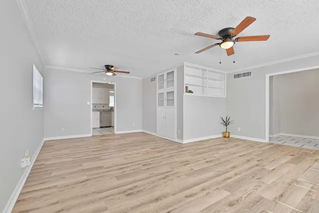 Photo 4 — 4310 42nd Street, Lubbock, TX 79413