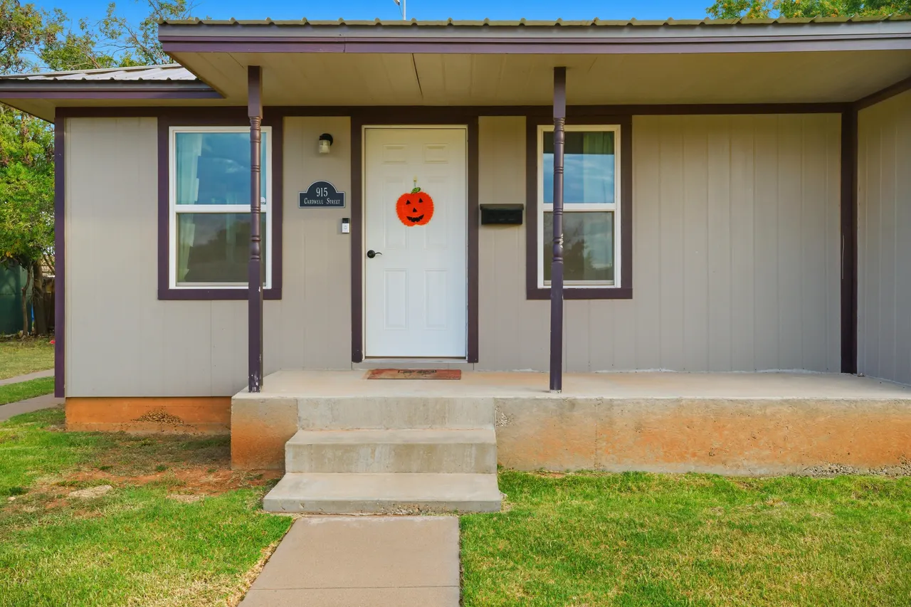Photo 3 — 915 E Cardwell Street, Brownfield, TX 79316