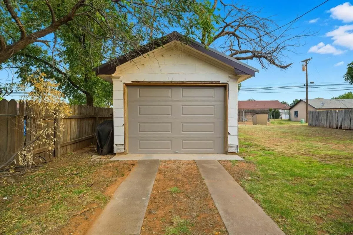 Photo 25 — 915 E Cardwell Street, Brownfield, TX 79316