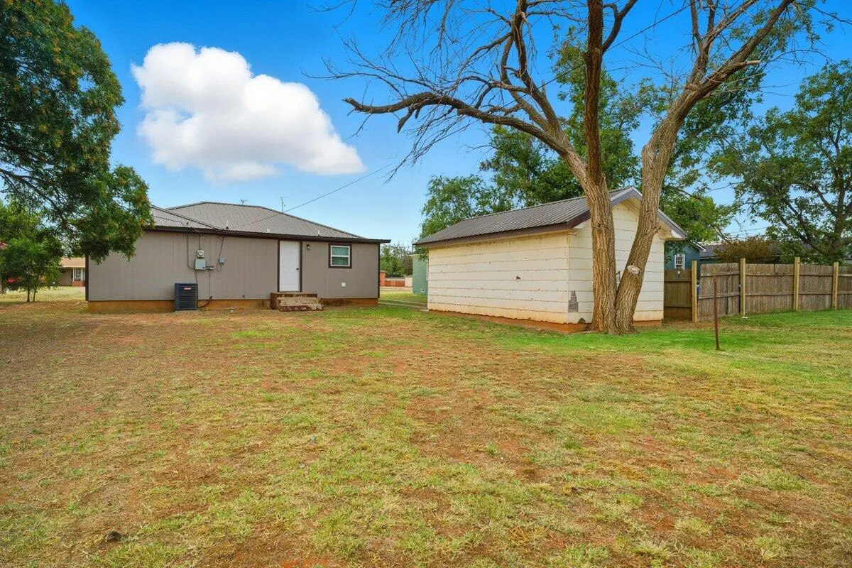 Photo 24 — 915 E Cardwell Street, Brownfield, TX 79316