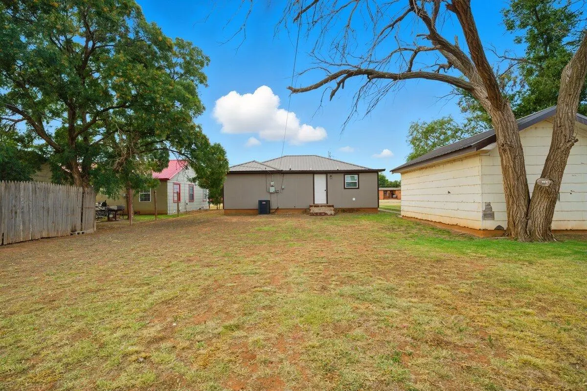 Photo 23 — 915 E Cardwell Street, Brownfield, TX 79316