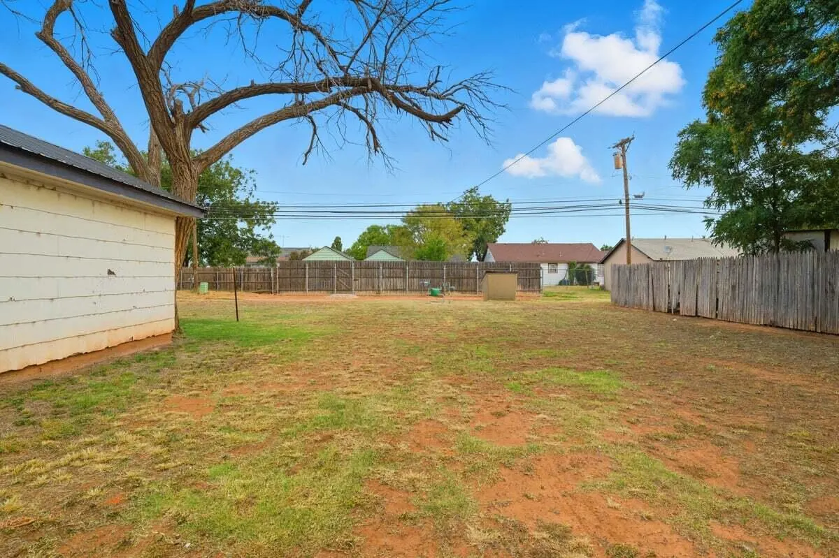 Photo 22 — 915 E Cardwell Street, Brownfield, TX 79316