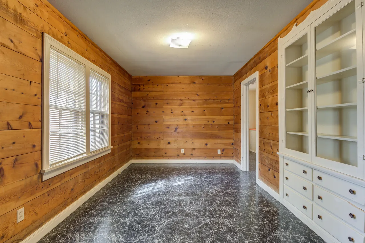 Photo 12 — 1912 24th Street, Lubbock, TX 79411