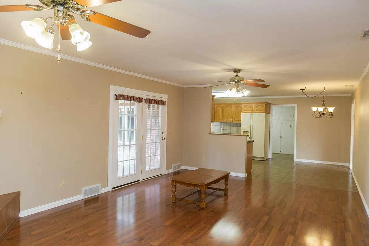 Photo 9 — 1209 Dallas Street, Plainview, TX 79072