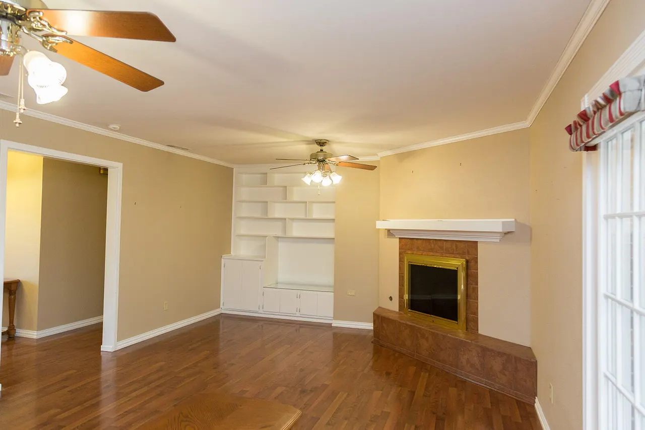 Photo 11 — 1209 Dallas Street, Plainview, TX 79072