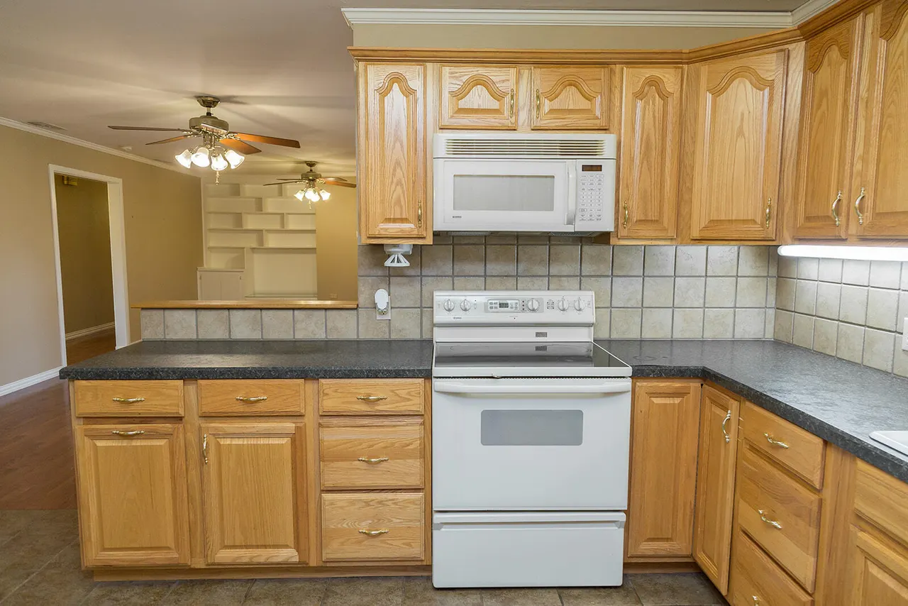 Photo 15 — 1209 Dallas Street, Plainview, TX 79072