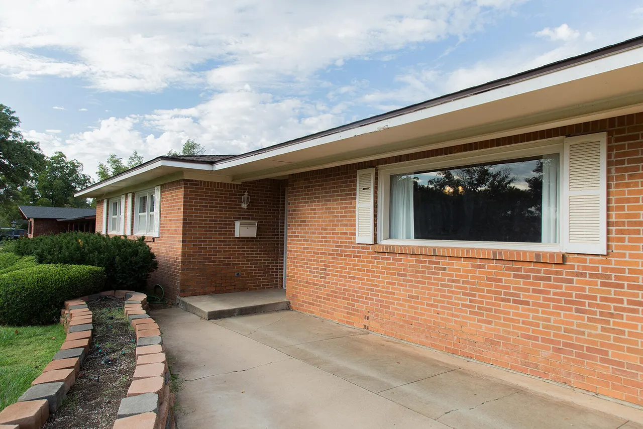 Photo 5 — 1209 Dallas Street, Plainview, TX 79072