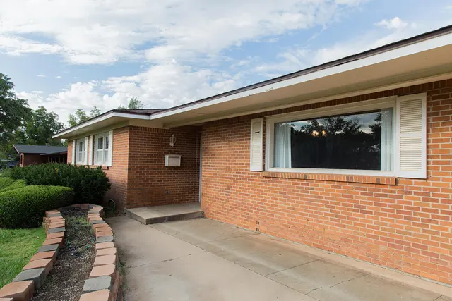 Photo 5 — 1209 Dallas Street, Plainview, TX 79072