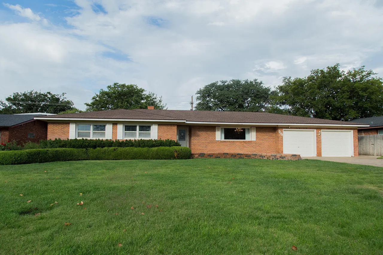Front exterior — 1209 Dallas Street, Plainview, TX 79072