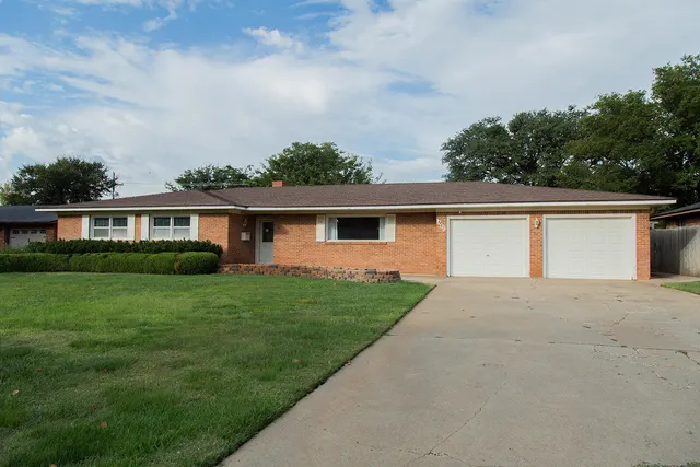Photo 2 — 1209 Dallas Street, Plainview, TX 79072