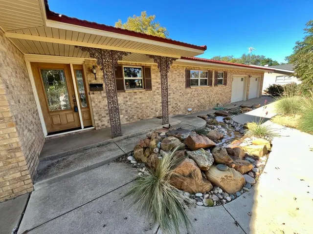 Photo 3 — 1407 Amarillo Street, Plainview, TX 79072