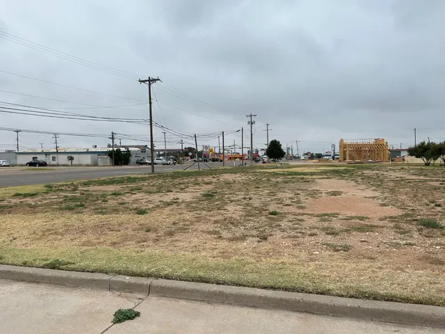 Photo 3 — 202 N College Avenue, Levelland, TX 79336