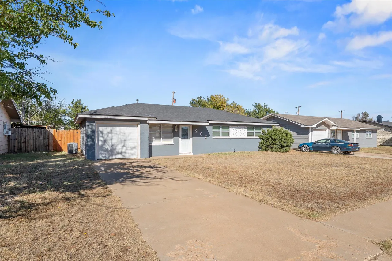 Photo 2 — 207 Pat Street, Levelland, TX 79336