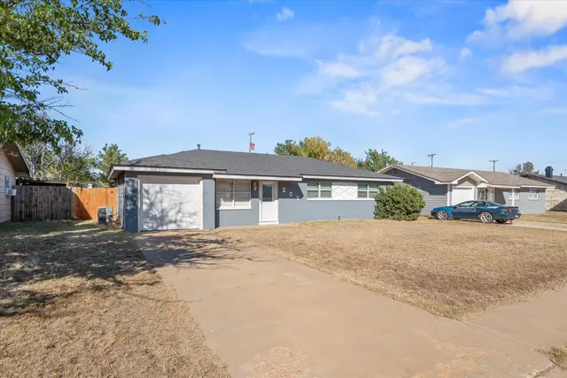 Photo 2 — 207 Pat Street, Levelland, TX 79336