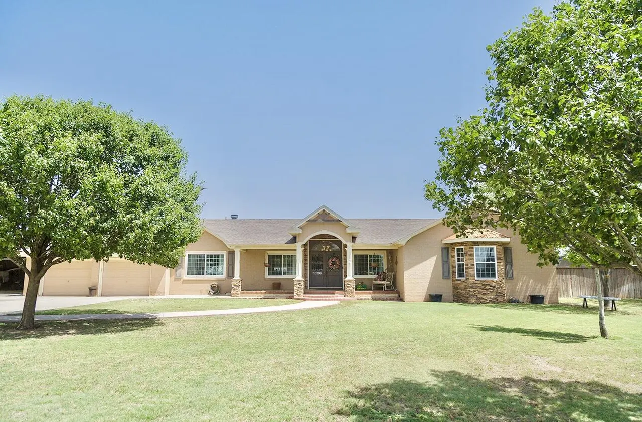 Front exterior — 1308 W 24th Street, Plainview, TX 79072