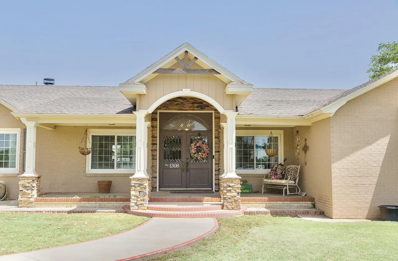 Photo 4 — 1308 W 24th Street, Plainview, TX 79072