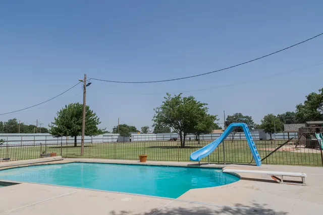 Photo 7 — 1308 W 24th Street, Plainview, TX 79072