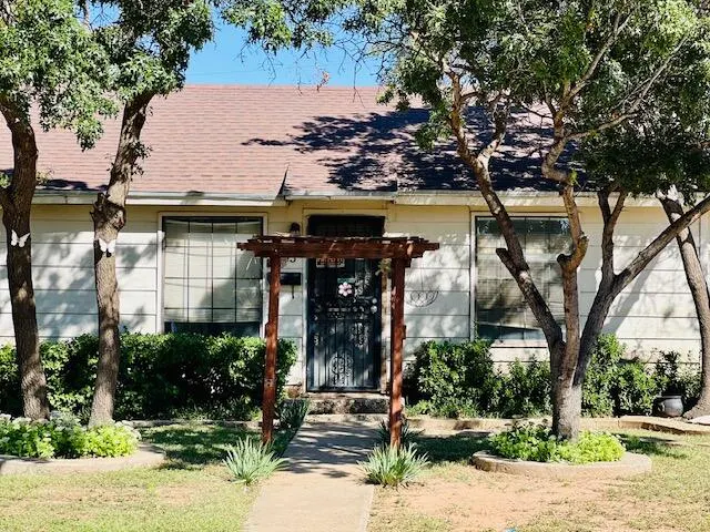 Photo 2 — 3605 Avenue F, Lubbock, TX 79404