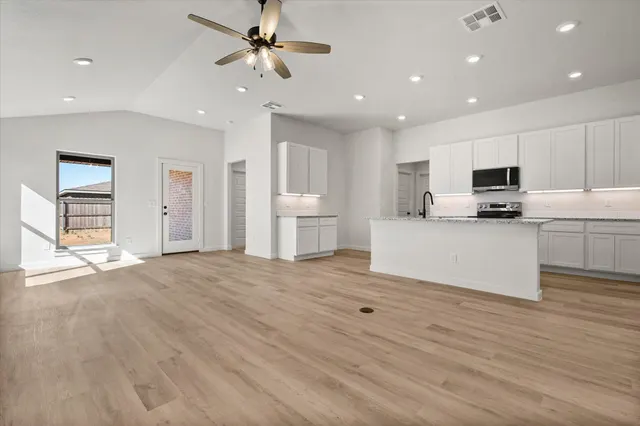 Photo 3 — 2011 Cottonwood Avenue, Wolfforth, TX 79382