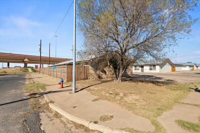 Photo 4 — 5722 Brownfield Drive, Lubbock, TX 79414