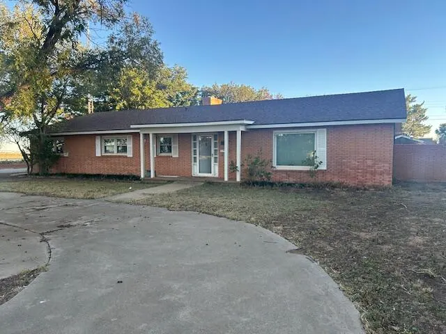 Front exterior — 806 E Garfield Avenue, Morton, TX 79346