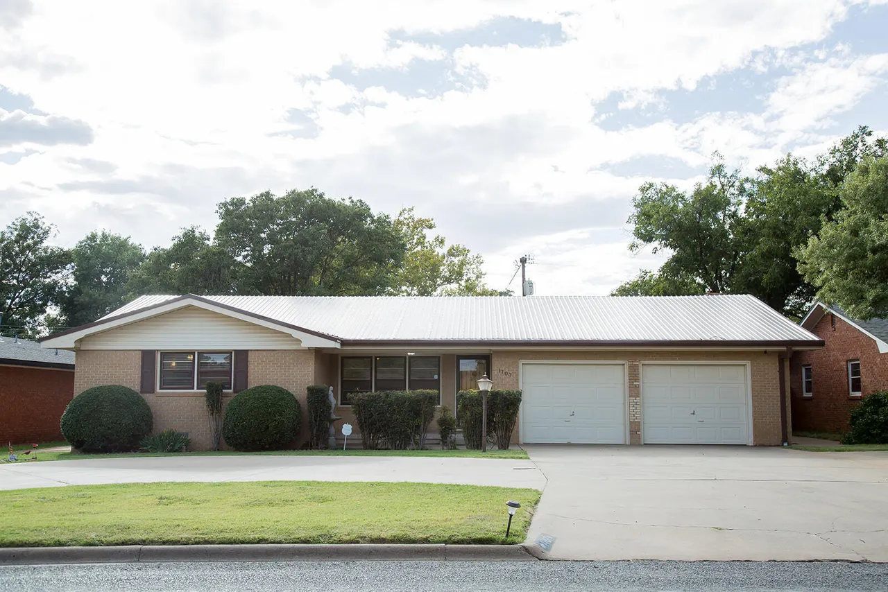 Front exterior — 1107 Ennis Street, Plainview, TX 79072