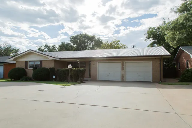 Photo 2 — 1107 Ennis Street, Plainview, TX 79072