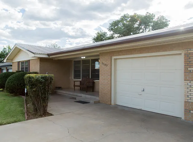Photo 4 — 1107 Ennis Street, Plainview, TX 79072