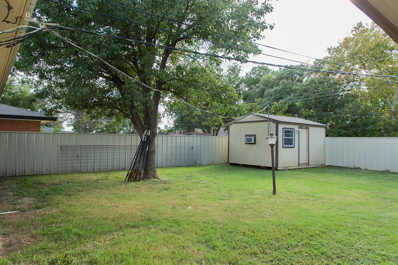 Photo 38 — 1107 Ennis Street, Plainview, TX 79072