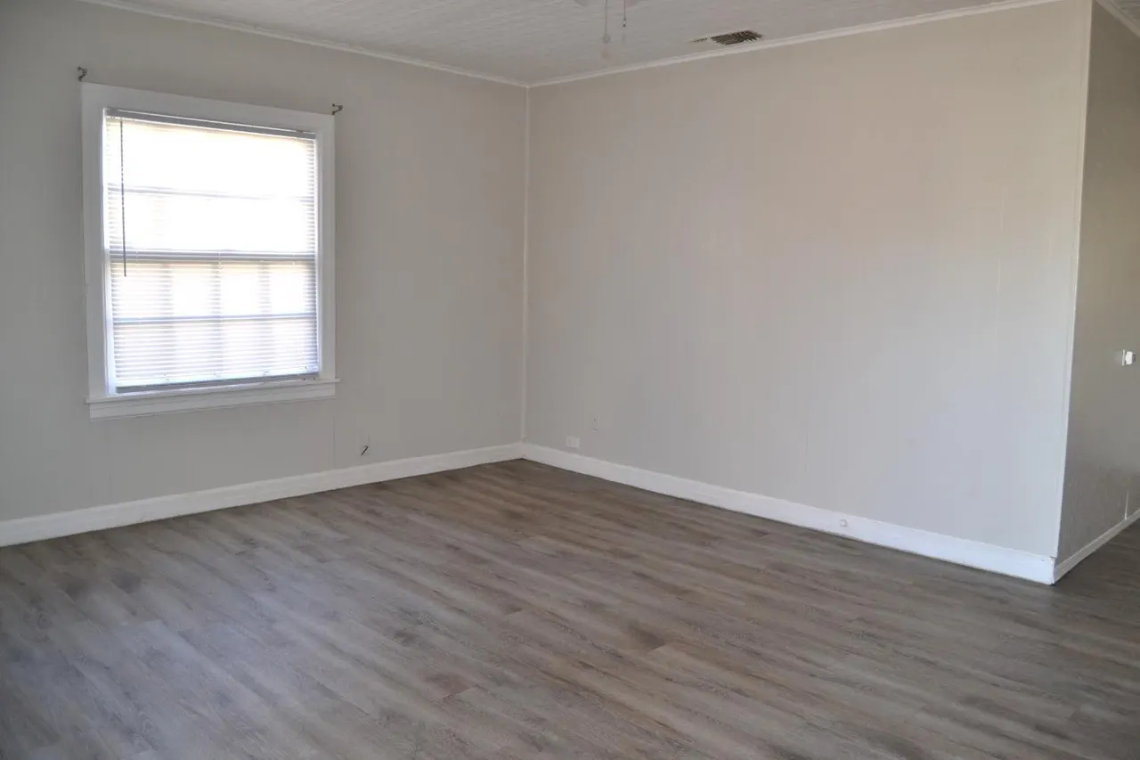 Photo 7 — 1915 26th Street, Lubbock, TX 79411