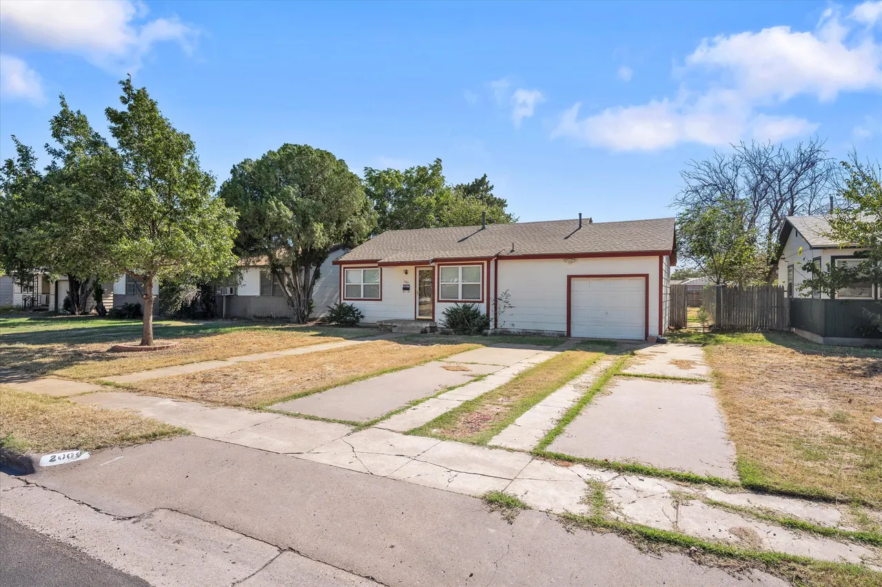 Photo 2 — 2009 65th Street, Lubbock, TX 79412