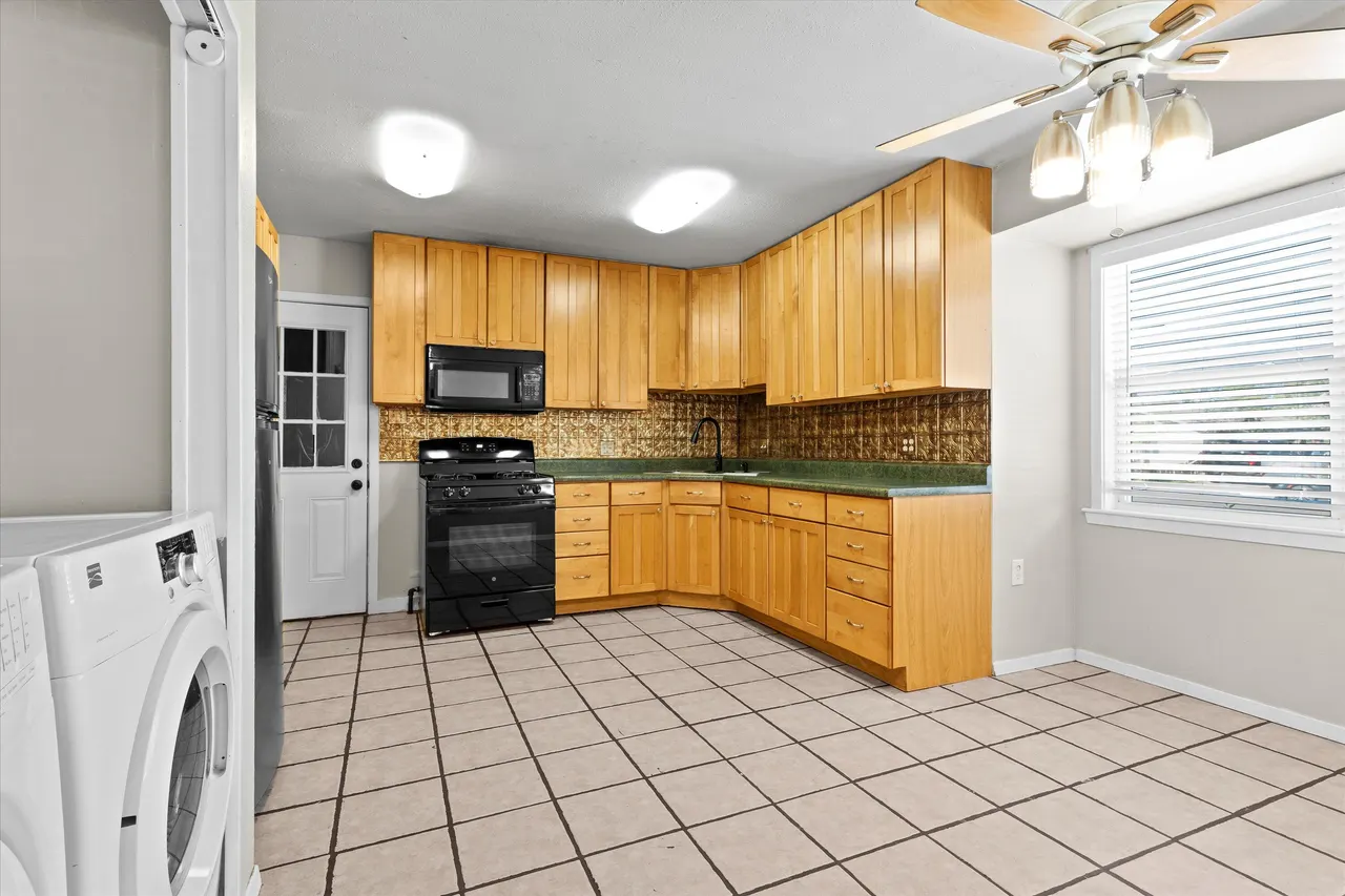 Photo 7 — 2009 65th Street, Lubbock, TX 79412