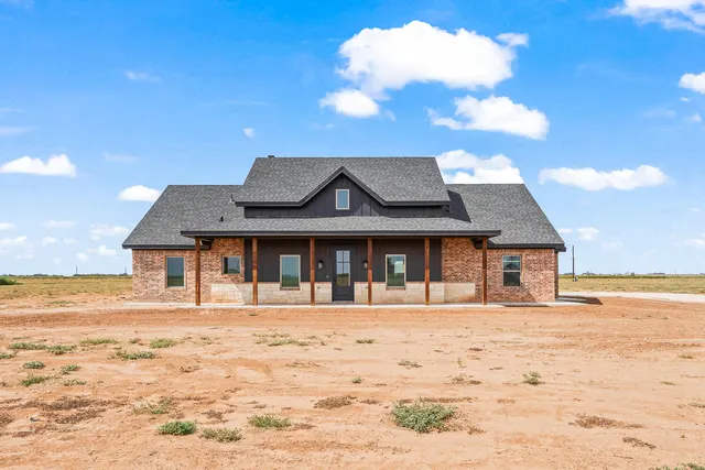 Front exterior — 7107 E F M 41, Slaton, TX 79364