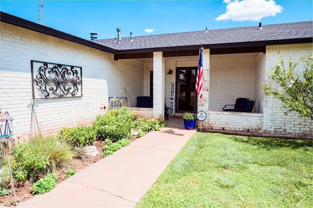 Photo 2 — 2914 Kermit Street, Plainview, TX 79072